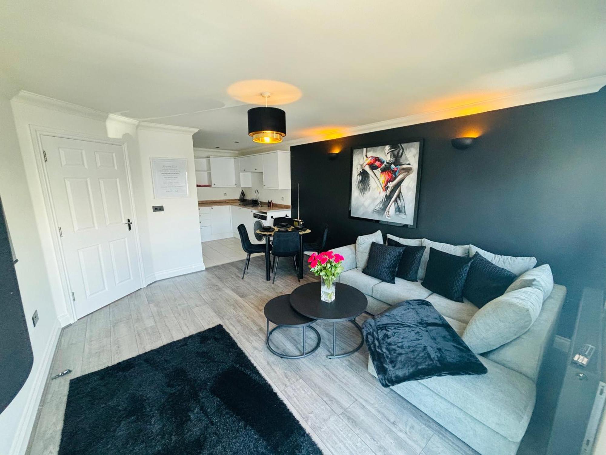The Tipsy Turtle - Stylish 2 Bed Flat With Parking Whitstable